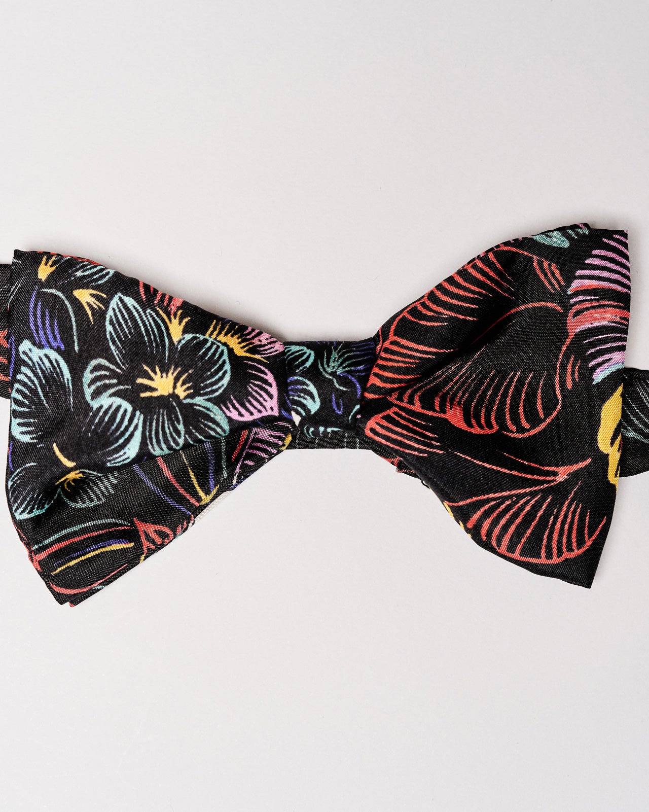 Papillon in seta nera a fiori + pochette