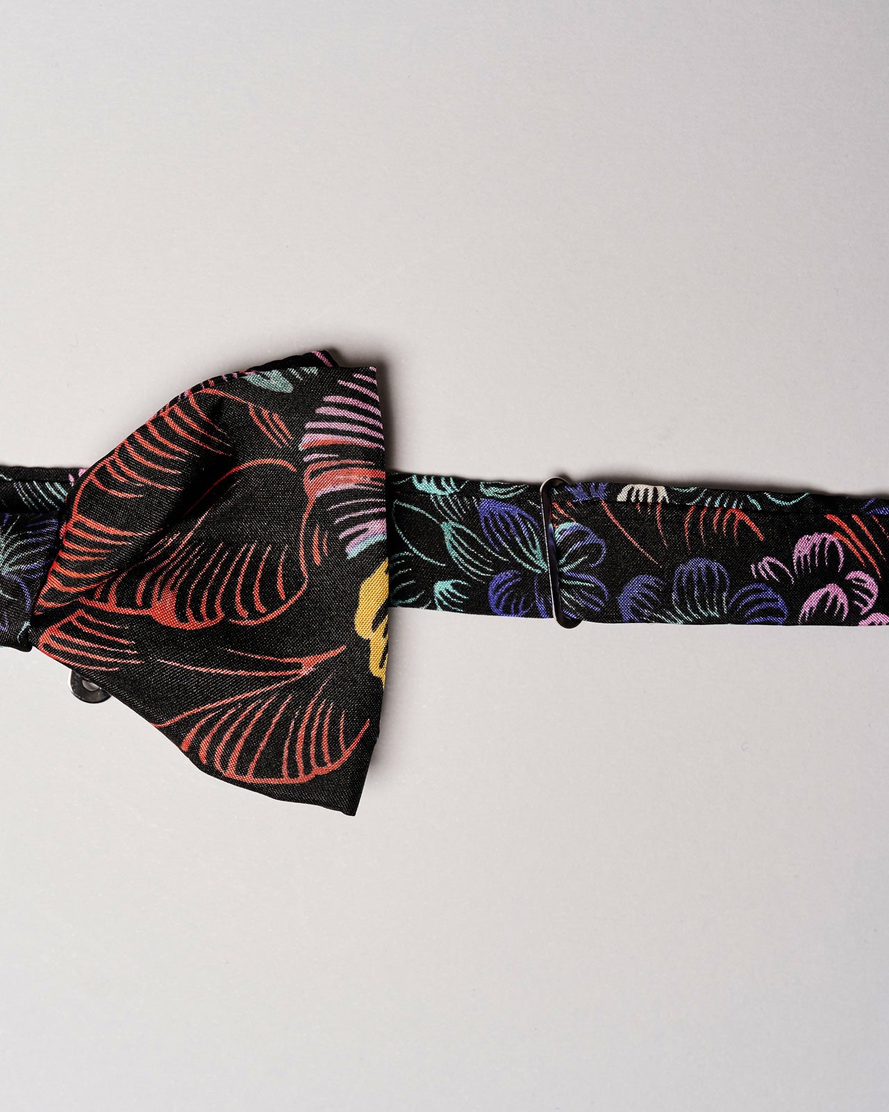 Papillon in seta nera a fiori + pochette